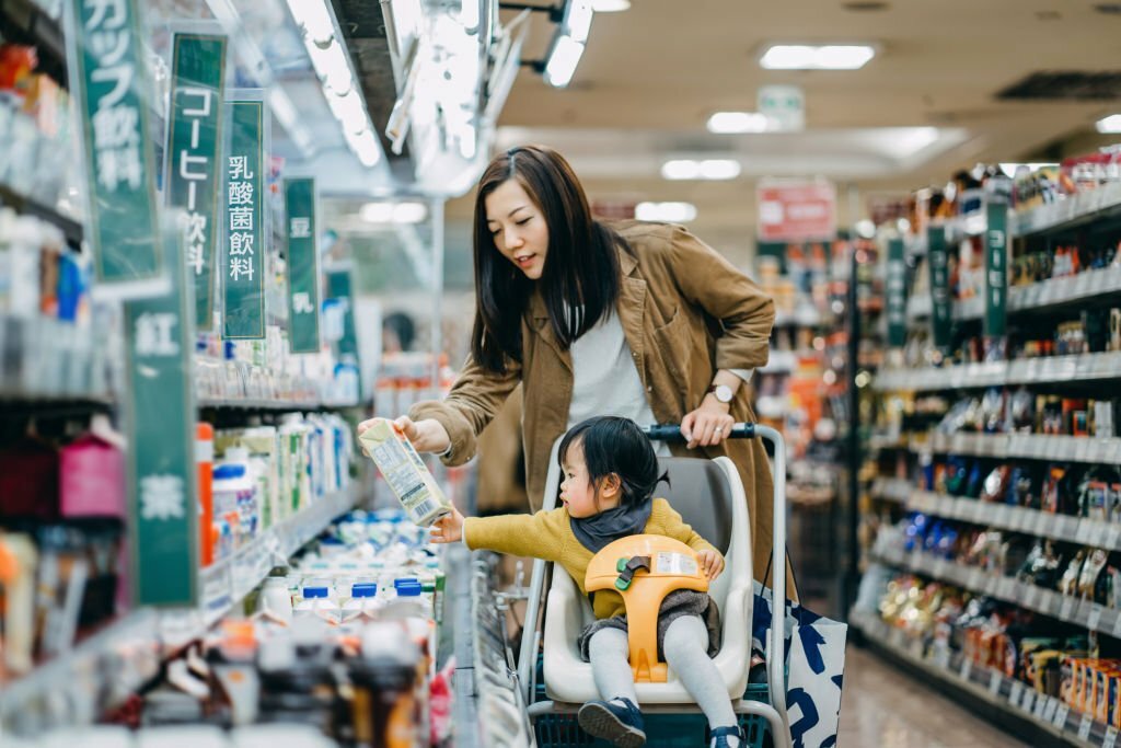 Asian-Mom-Daughter-Grocery-Shopping