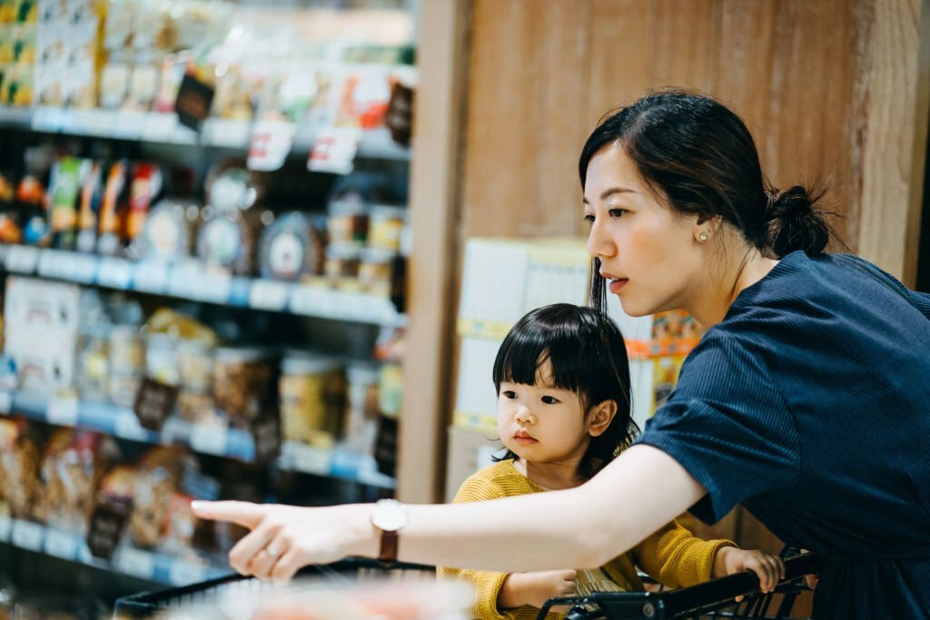 Asian-Mother-Daughter-Grocery-Shopping
