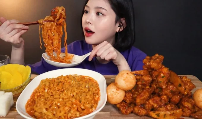 Mukbang Eat With Boki