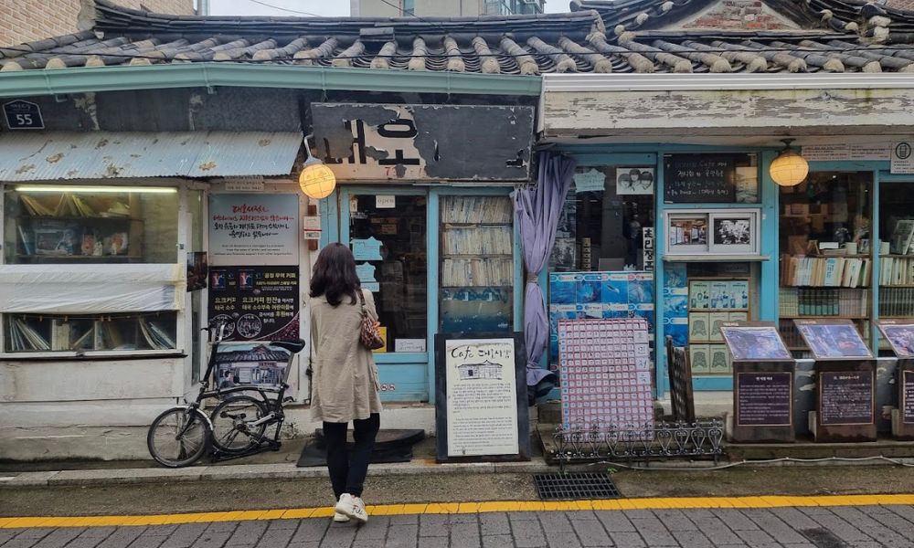 Daeo Bookstore Seochon Hanok Village 2