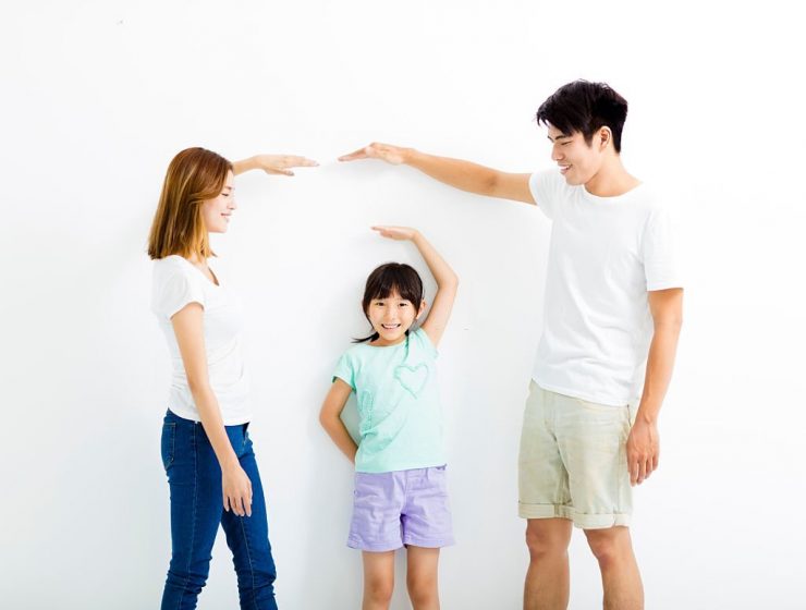 Tall-Asian-Family-Measure-Height