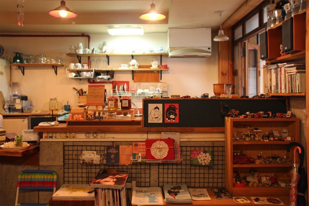 The 14 Coolest & Most Photogenic Streets In Seoul [2026]
